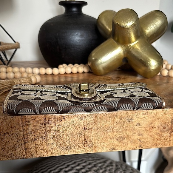 ❌❌SOLD❌❌💳💛VTG COACH Legacy Gigi Kisslock Wallet 💛💳 - Picture 6 of 14